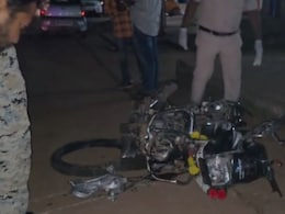 Road Accident: बोलेरो और बाइक की जोरदार भिड़ंत में दो युवकों की मौके पर मौत, मोटरसाइकिल के परखच्चे उड़े Road Accident: बोलेरो और बाइक की जोरदार भिड़ंत में दो युवकों की मौके पर मौत, मोटरसाइकिल के परखच्चे उड़े