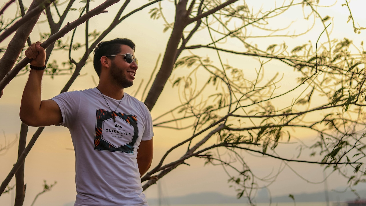 Movie Date T-Shirt Guide: Best Colours, Fits and Styles That Impress