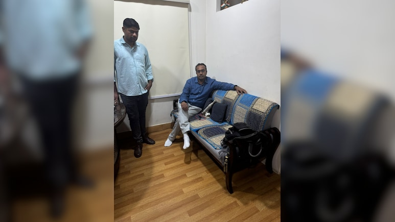Rajasthan: SMS हॉस्पिटल के डॉ. मनीष अग्रवाल सस्पेंड, बिल पास करने की एवज में एसीबी ने पकड़ा था रंगे हाथ Rajasthan: SMS हॉस्पिटल के डॉ. मनीष अग्रवाल सस्पेंड, बिल पास करने की एवज में एसीबी ने पकड़ा था रंगे हाथ