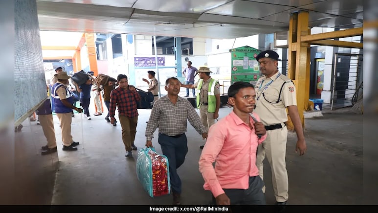 Railways To Run 1,205 Special Trains Over Next 4 Days To Manage Chhath Rush Railways To Run 1,205 Special Trains Over Next 4 Days To Manage Chhath Rush