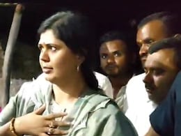 सतारा लेडी डॉक्टर सुसाइड केस: पंकजा मुंडे ने की पीड़ित परिवार से मुलाकात, कहां- मैं चुप नहीं बैठूंगी! सतारा लेडी डॉक्टर सुसाइड केस: पंकजा मुंडे ने की पीड़ित परिवार से मुलाकात, कहां- मैं चुप नहीं बैठूंगी!