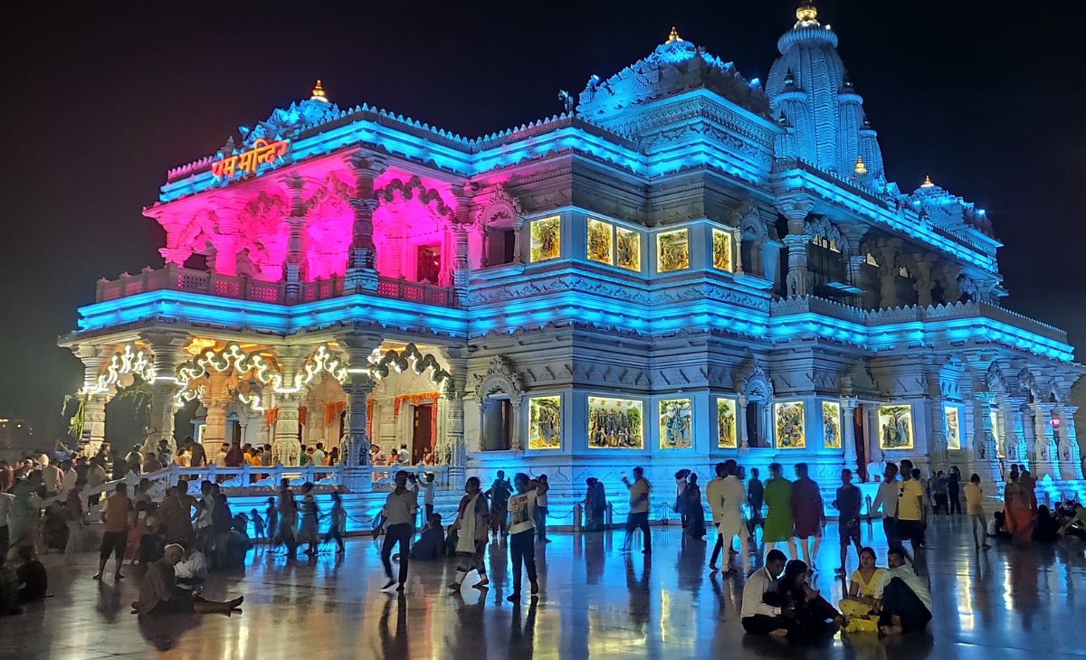 करवा चौथ स्पेशल: जीवनसाथी से अटूट प्रेम का प्रतीक हैं भारत के ये मंदिर, मनोकामना मांगने आते हैं जोड़े
