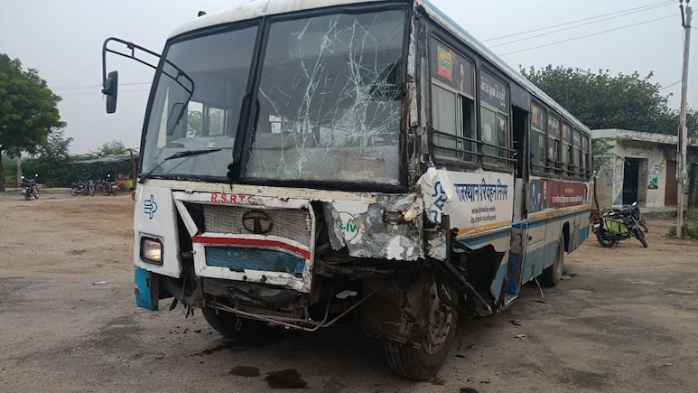 Rajasthan: राजस्थान में दो हादसों से हड़कंप, रोडवेज बस और यात्रियों से भरी बस पलटी, 45 से अधिक यात्री घायल