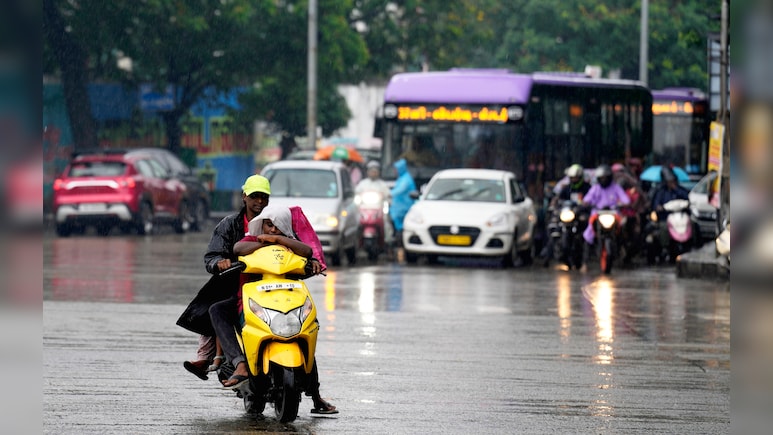 चक्रवाती तूफान मोंथा का असर, केरल में भारी बारिश की वजह से 6 जिलों में ‘ऑरेंज अलर्ट’, दो की मौत चक्रवाती तूफान मोंथा का असर, केरल में भारी बारिश की वजह से 6 जिलों में ‘ऑरेंज अलर्ट’, दो की मौत