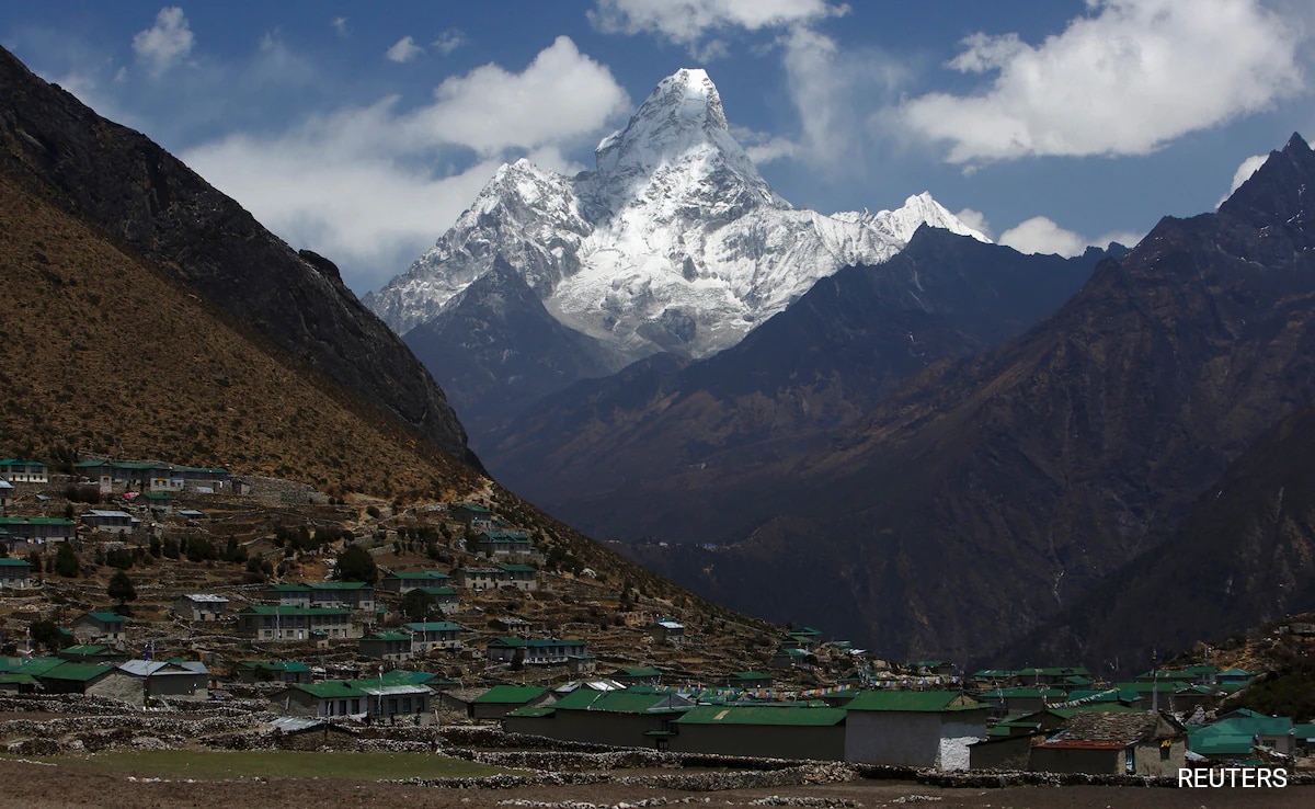 2 Foreign Climbers Die In Nepal After Expeditions To Ama Dablam Mountain