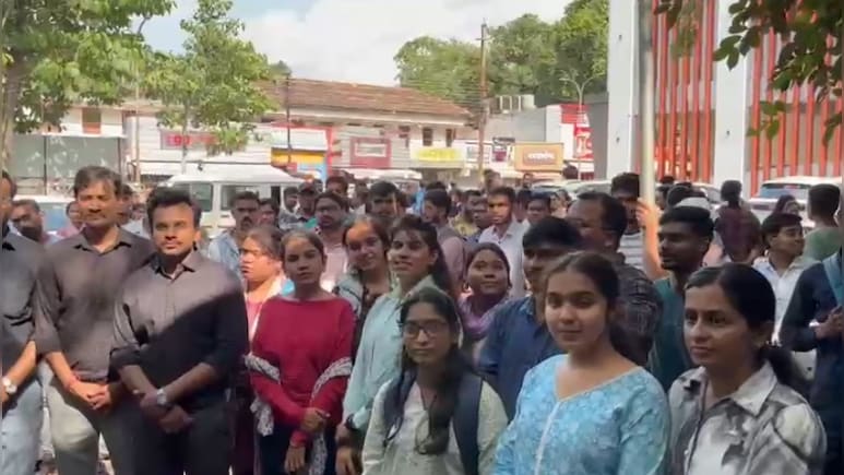 बिलासपुर में कंप्टीशन कम्युनिटी कोचिंग संस्था पर टीचर्स का फूटा गुस्सा, 6 माह से नहीं मिला वेतन तो पहुंचे थाने बिलासपुर में कंप्टीशन कम्युनिटी कोचिंग संस्था पर टीचर्स का फूटा गुस्सा, 6 माह से नहीं मिला वेतन तो पहुंचे थाने