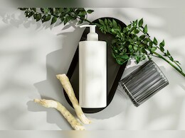 कमर तक लंबे बालों के लिए रामबाण नुस्खा है घर पर बना ये Powerful Herbal Shampoo, जानिए कैसे करें तैयार कमर तक लंबे बालों के लिए रामबाण नुस्खा है घर पर बना ये Powerful Herbal Shampoo, जानिए कैसे करें तैयार