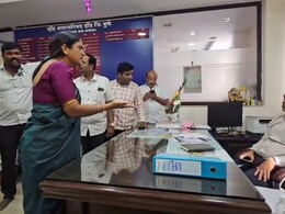 Pune News: दौंड नगरपालिकेत 'मतदार यादी'वरून राजकीय नाट्य, सत्तारुढ पक्षाचंच जोरदार आंदोलन Pune News: दौंड नगरपालिकेत 'मतदार यादी'वरून राजकीय नाट्य, सत्तारुढ पक्षाचंच जोरदार आंदोलन