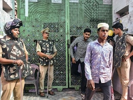 बरेली जा रहा सपा का प्रतिनिधमंडल, अलर्ट मोड में पुलिस, भड़काऊ नारे लगाने वाला फैजान गिरफ्तार बरेली जा रहा सपा का प्रतिनिधमंडल, अलर्ट मोड में पुलिस, भड़काऊ नारे लगाने वाला फैजान गिरफ्तार