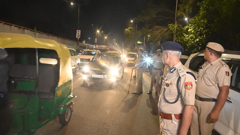 दिल्ली पुलिस का 'जनरल गश्त' अभियान, राजधानी में रातभर चला सुरक्षा चेक, 23 हजार से ज़्यादा वाहनों की जांच