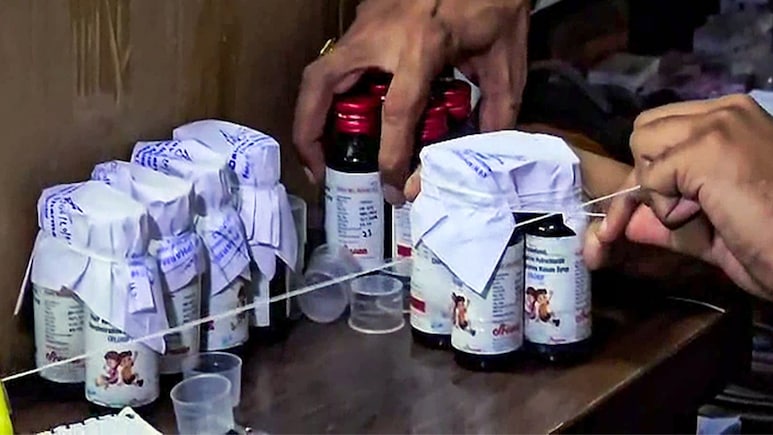 Cough Syrup Deaths Case: जहरीला सिरप बनाने वाली कंपनी का लाइसेंस रद्द, MP में हुई थीं 23 मौतें Cough Syrup Deaths Case: जहरीला सिरप बनाने वाली कंपनी का लाइसेंस रद्द, MP में हुई थीं 23 मौतें