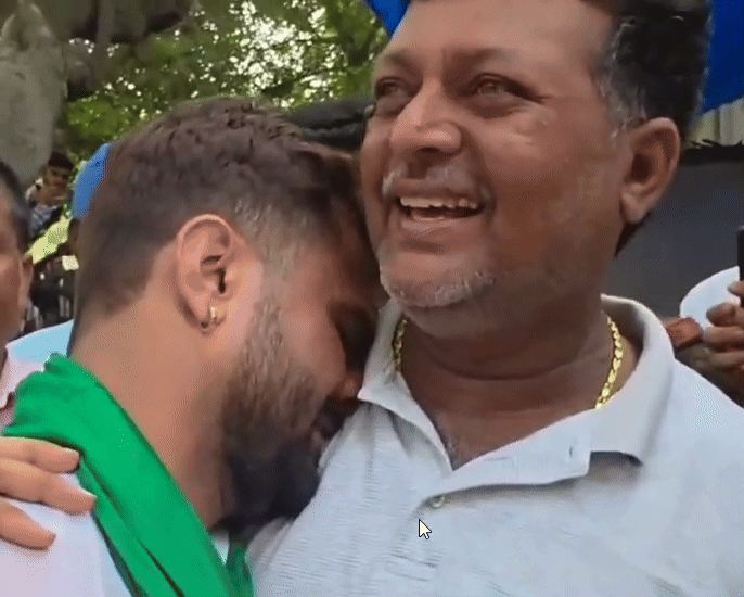 बिहार चुनाव: नामांकन से पहले रोने क्यों लगे खेसारी लाल यादव के आंसू, वीडियो हुआ वायरल 
