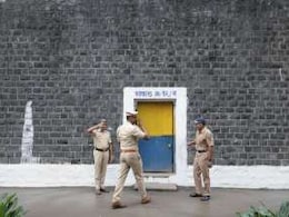 ऑर्थर रोड जेल की बैरक नंबर 12 का कैदी बनेगा मेहुल चोकसी, उस सेल की तस्वीरें जहां काटेगा सजेगा ऑर्थर रोड जेल की बैरक नंबर 12 का कैदी बनेगा मेहुल चोकसी, उस सेल की तस्वीरें जहां काटेगा सजेगा