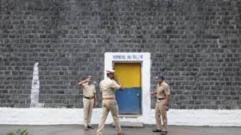 ऑर्थर रोड जेल की बैरक नंबर 12 का कैदी बनेगा मेहुल चोकसी, उस सेल की तस्वीरें जहां काटेगा सजेगा ऑर्थर रोड जेल की बैरक नंबर 12 का कैदी बनेगा मेहुल चोकसी, उस सेल की तस्वीरें जहां काटेगा सजेगा