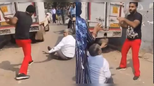 दिल्ली में बीच सड़क पर गुंडागर्दी, बुजुर्ग को बैठाकर बरासने लगा डंडे, VIDEO आया सामने