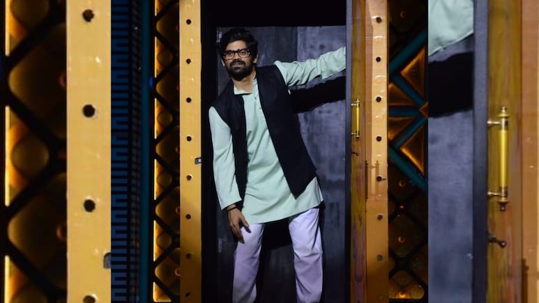अरे वाह! आता रडायचं नाय,फक्त हसायचं, महाराष्ट्राला खळखळून हसवणाऱ्या ओंकार भोजनेची पुन्हा होणार ग्रँड एन्ट्री अरे वाह! आता रडायचं नाय,फक्त हसायचं, महाराष्ट्राला खळखळून हसवणाऱ्या ओंकार भोजनेची पुन्हा होणार ग्रँड एन्ट्री