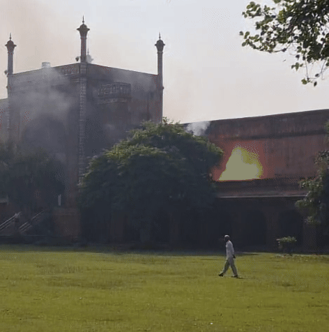 ताजमहल परिसर में आग लगने के बाद दिख रहा धुआं-धुआं, वीडियो आया सामने
