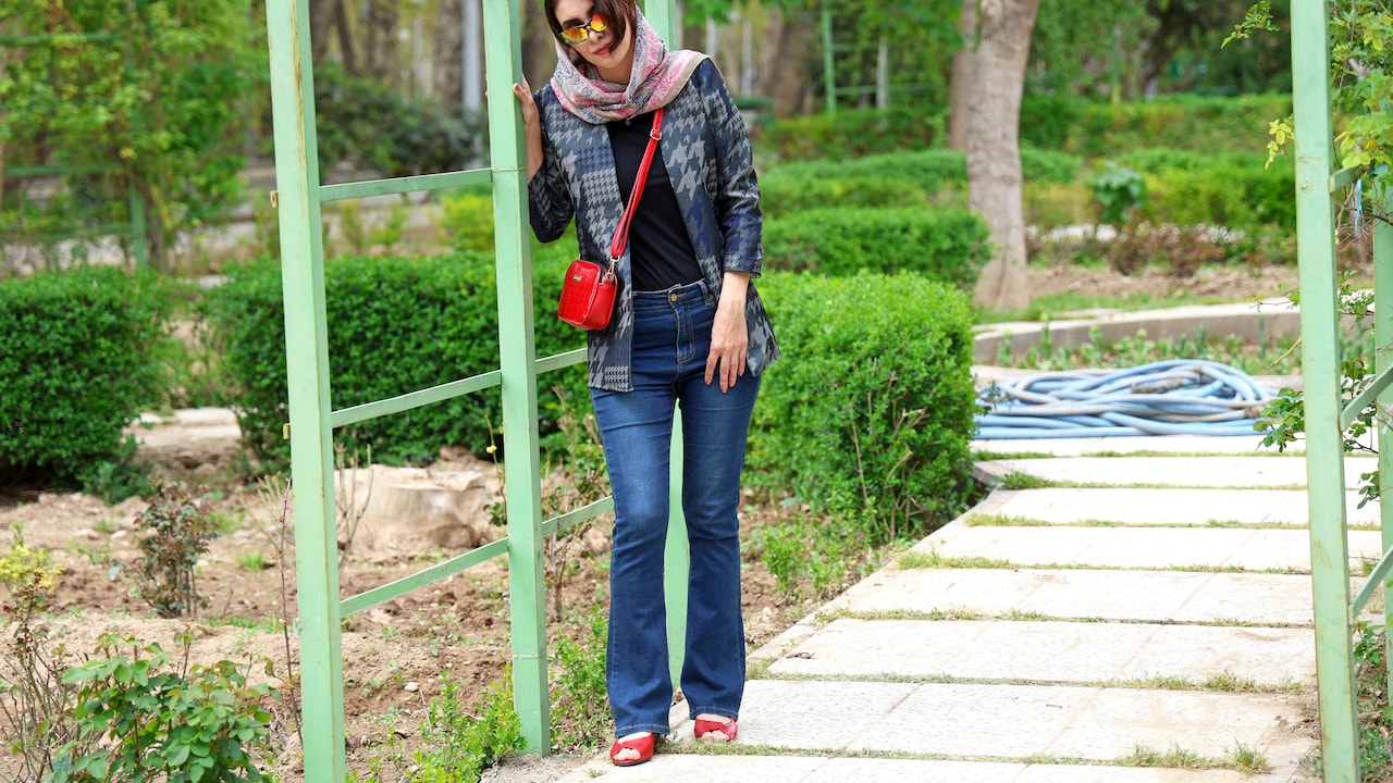 Game Night Outfit Ideas: How to Style Jeans for Comfort and Confidence