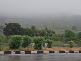 Rajasthan Rain: उदयपुर में पलटा मौसम, देर रात से बूंदाबांदी जारी, लेकसिटी के तापमान में गिरावट Rajasthan Rain: उदयपुर में पलटा मौसम, देर रात से बूंदाबांदी जारी, लेकसिटी के तापमान में गिरावट