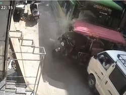 Video: Speeding DTC Bus Rams Bike, E Rickshaw, School Van In Delhi, 4 Injured