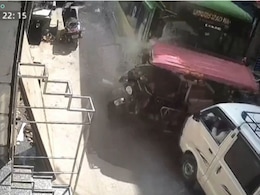 Video: Speeding DTC Bus Rams Bike, E Rickshaw, School Van In Delhi, 4 Injured Video: Speeding DTC Bus Rams Bike, E Rickshaw, School Van In Delhi, 4 Injured