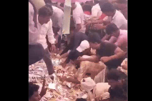 बिहार में ओवैसी के उम्मीदवार के नामांकन में बिरयानी के लिए मच गई मार 