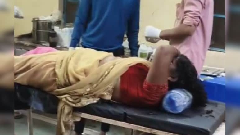 दीवाली पर पटाखों जलाने बवाल; मां-बेटों पर किया जानलेवा हमला, तीन गंभीर घायल दीवाली पर पटाखों जलाने बवाल; मां-बेटों पर किया जानलेवा हमला, तीन गंभीर घायल