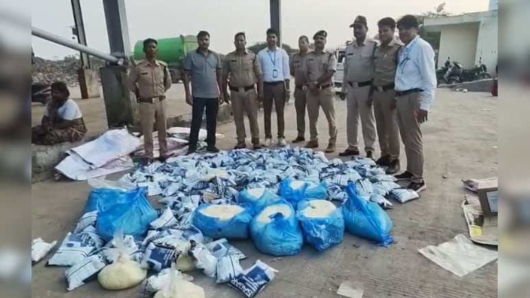 दीपावली से पहले 'जहर के कारखाने' का भंडाफोड़; 160kg नकली मावा और 20kg मिल्क पाउडर जब्त दीपावली से पहले 'जहर के कारखाने' का भंडाफोड़; 160kg नकली मावा और 20kg मिल्क पाउडर जब्त