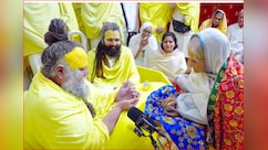 पहले हम जाएंगे और श्रीजी से कहकर व्यवस्था करेंगे, तब आप आना...  प्रेमानंद जी और कमल बहनजी का मार्मिक VIDEO