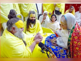 पहले हम जाएंगे और श्रीजी से कहकर व्यवस्था करेंगे, तब आप आना...  प्रेमानंद जी का ऐसा VIDEO नहीं देखा होगा पहले हम जाएंगे और श्रीजी से कहकर व्यवस्था करेंगे, तब आप आना...  प्रेमानंद जी का ऐसा VIDEO नहीं देखा होगा