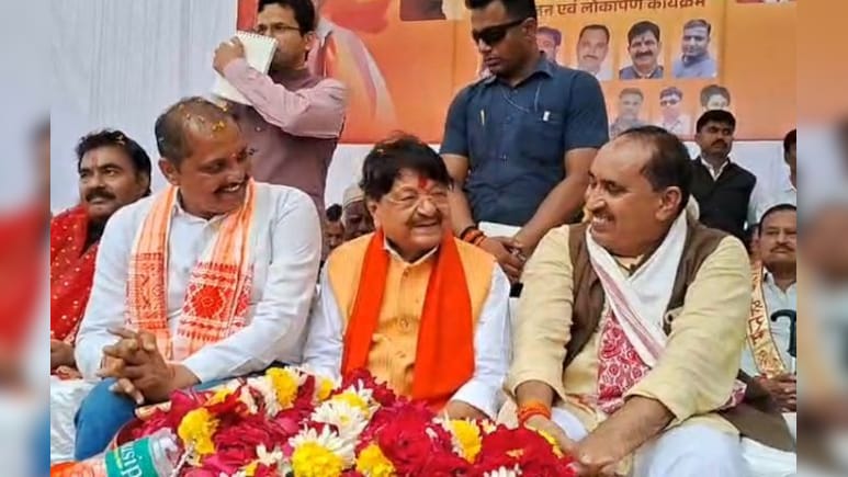 देवास पहुंचे मंत्री कैलाश विजयवर्गीय, करोड़ों के विकास कार्यों का किया भूमि पूजन और लोकार्पण देवास पहुंचे मंत्री कैलाश विजयवर्गीय, करोड़ों के विकास कार्यों का किया भूमि पूजन और लोकार्पण