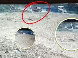 Bhind: डम्फर को ओवरटेक करने के चक्कर में बड़ा हादसा, तेज रफ्तार कैंटर ने दो बाइक को मारी टक्कर, 5 लोगों की मौत Bhind: डम्फर को ओवरटेक करने के चक्कर में बड़ा हादसा, तेज रफ्तार कैंटर ने दो बाइक को मारी टक्कर, 5 लोगों की मौत