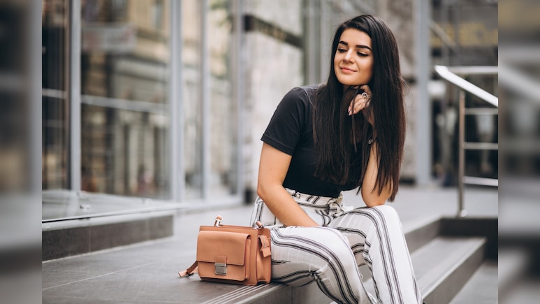 फैशन में ट्रेंड कर रहे हैं ये shoulder bag, इंडियन हो या वेस्‍टर्न हर आउटफिट पर देते हैं परफेक्ट लुक