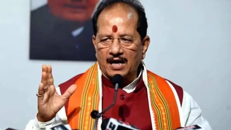 बिहार में राजस्व विभाग के 5 अफसरों के इस्तीफे मंजूर, हड़ताल के बीच सरकार ने क्यों लिया ये फैसला?