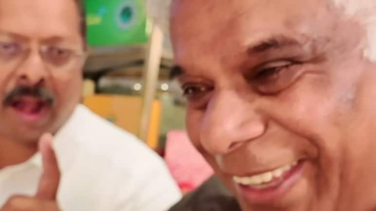 बॉलीवुड का मशहूर विलेन मिठाई खाने पहुंचा बाहर, लोग बोले- खाना देखकर भी ऐसे एक्सप्रेशन