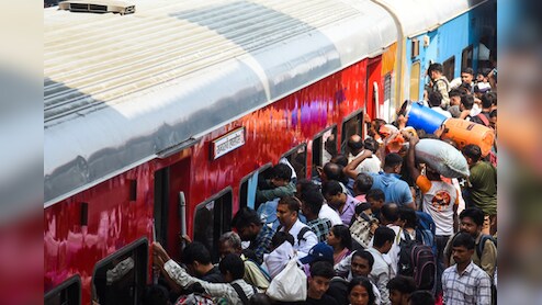 Special Train: छठ पूजा पर 1998 विशेष ट्रेनें चलाएगा मध्य रेलवे, 30 लाख से ज्यादा यात्रियों को होगी सुविधा 