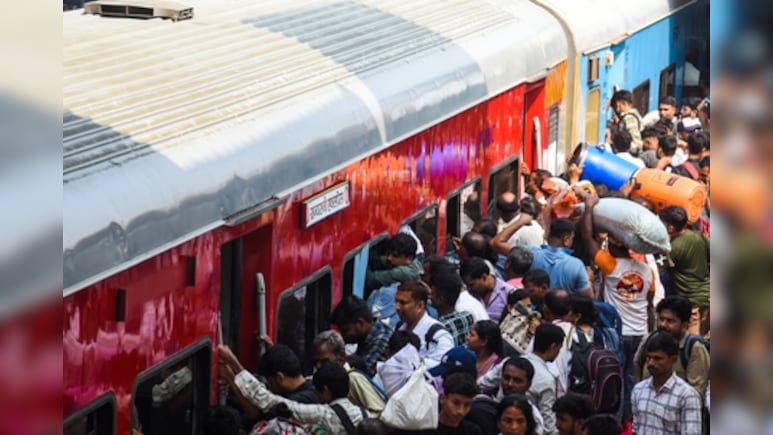 Special Train: छठ पूजा पर 1998 विशेष ट्रेनें चलाएगा मध्य रेलवे, 30 लाख से ज्यादा यात्रियों को होगी सुविधा Special Train: छठ पूजा पर 1998 विशेष ट्रेनें चलाएगा मध्य रेलवे, 30 लाख से ज्यादा यात्रियों को होगी सुविधा