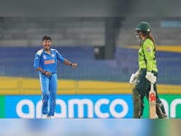 IND W vs PAK W: क्रिकेट इतिहास के सुनहरे पन्नों में दर्ज हुआ क्रांति गौड़ का नाम, ऐसा कारनामा कर रचा इतिहास IND W vs PAK W: क्रिकेट इतिहास के सुनहरे पन्नों में दर्ज हुआ क्रांति गौड़ का नाम, ऐसा कारनामा कर रचा इतिहास
