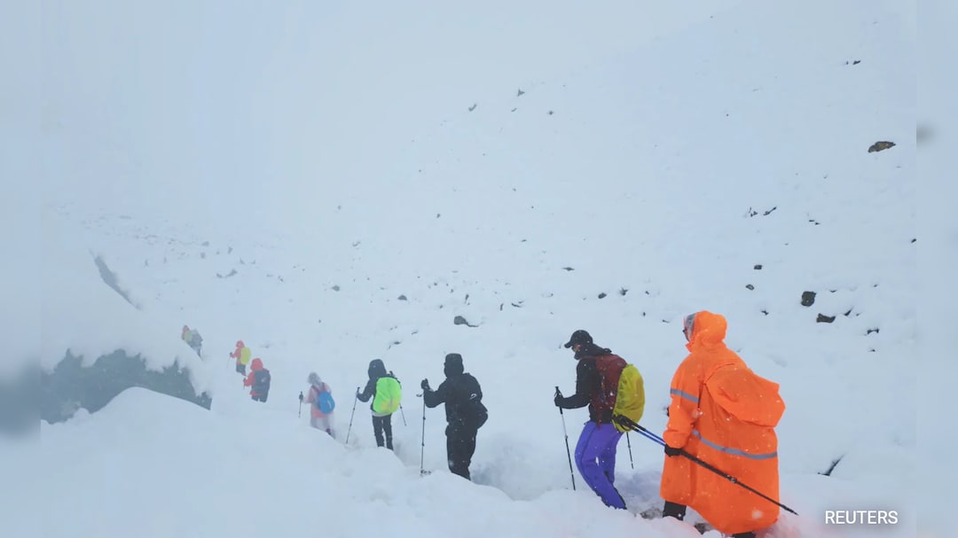 Mt Everest Guides Accused Of Poisoning Tourists To Claim Insurance; 32 Charged