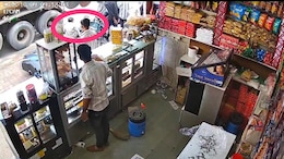 Road Accident: ट्राला चालक ने चौराहे पर भी कम नहीं की रफ्तार, चपेट में आया ठेला चालक, चकनाचूर हुई पैर की हड्डी