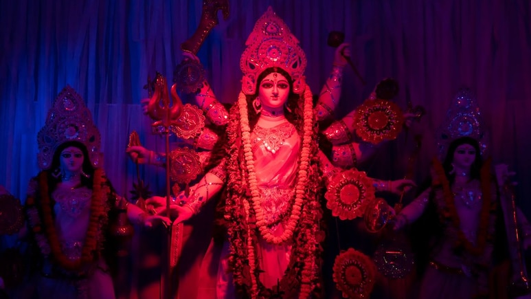 Navami 2025 Wishes & quotes: 'मां की ज्योत जली है घर में...' इन संदेशों के साथ अपनों को दें नवमी की शुभकामनाएं