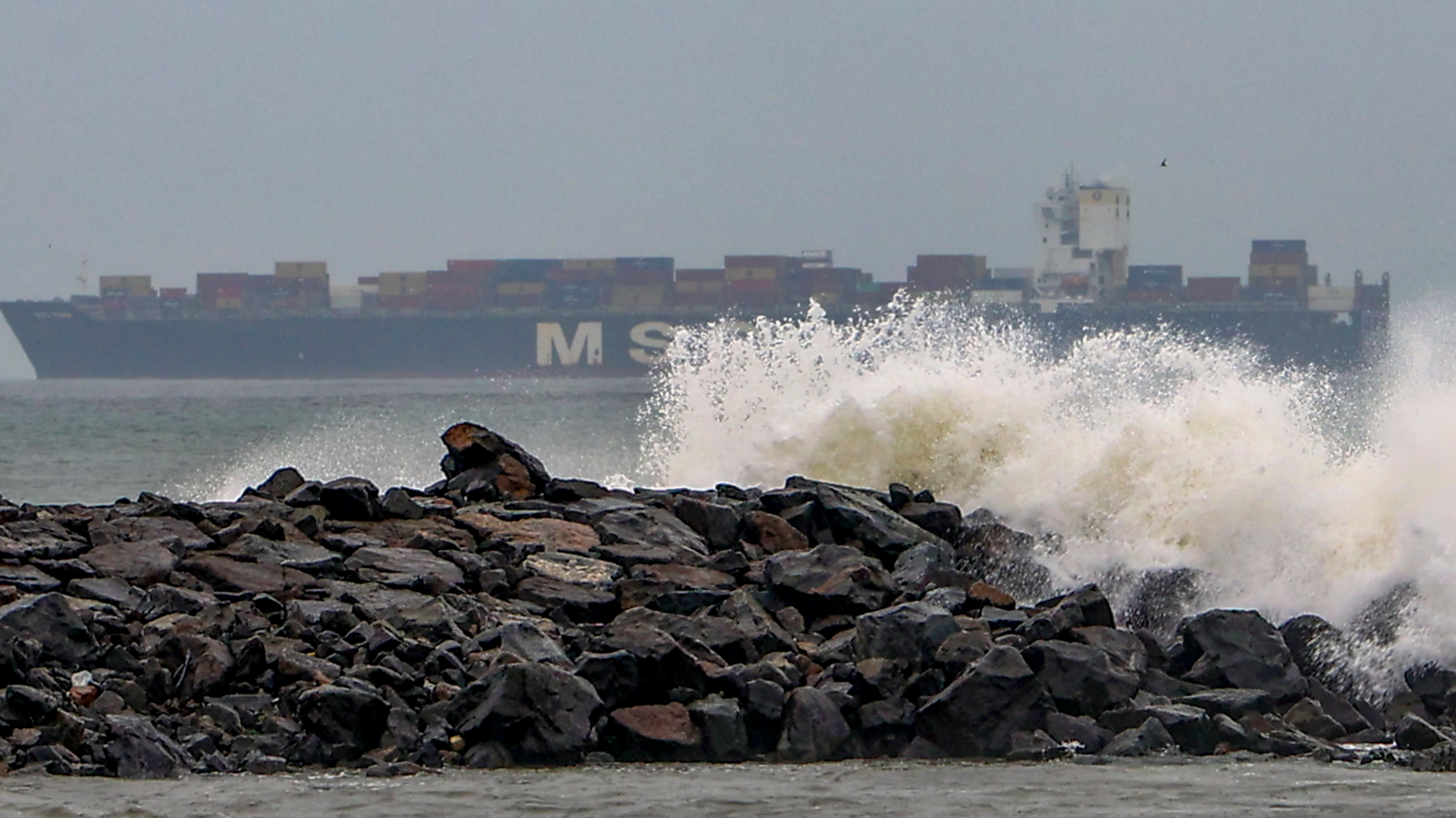 Cyclone Montha Landfall Between 5.30-8.30 PM, Heavy Rain Along East Coast