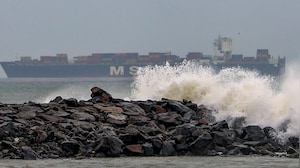 Cyclone Montha Landfall Between 5.30-8.30 PM, Heavy Rain Along East Coast Cyclone Montha Landfall Between 5.30-8.30 PM, Heavy Rain Along East Coast