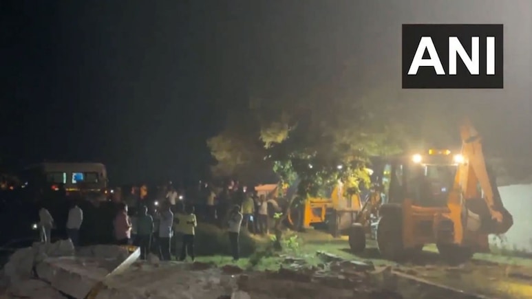 Ayodhya Blast: अयोध्या हादरली! घरात शक्तिशाली स्फोट; 5 जणांचा मृत्यू, अनेक जखमी, Video Ayodhya Blast: अयोध्या हादरली! घरात शक्तिशाली स्फोट; 5 जणांचा मृत्यू, अनेक जखमी, Video