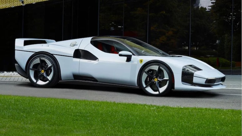 Ferrari SC40 launched: फरारी की शानदार 'वन-ऑफ' कार SC40 से उठा पर्दा, दिखती है F40 सुपरकार की झलक Ferrari SC40 launched: फरारी की शानदार 'वन-ऑफ' कार SC40 से उठा पर्दा, दिखती है F40 सुपरकार की झलक