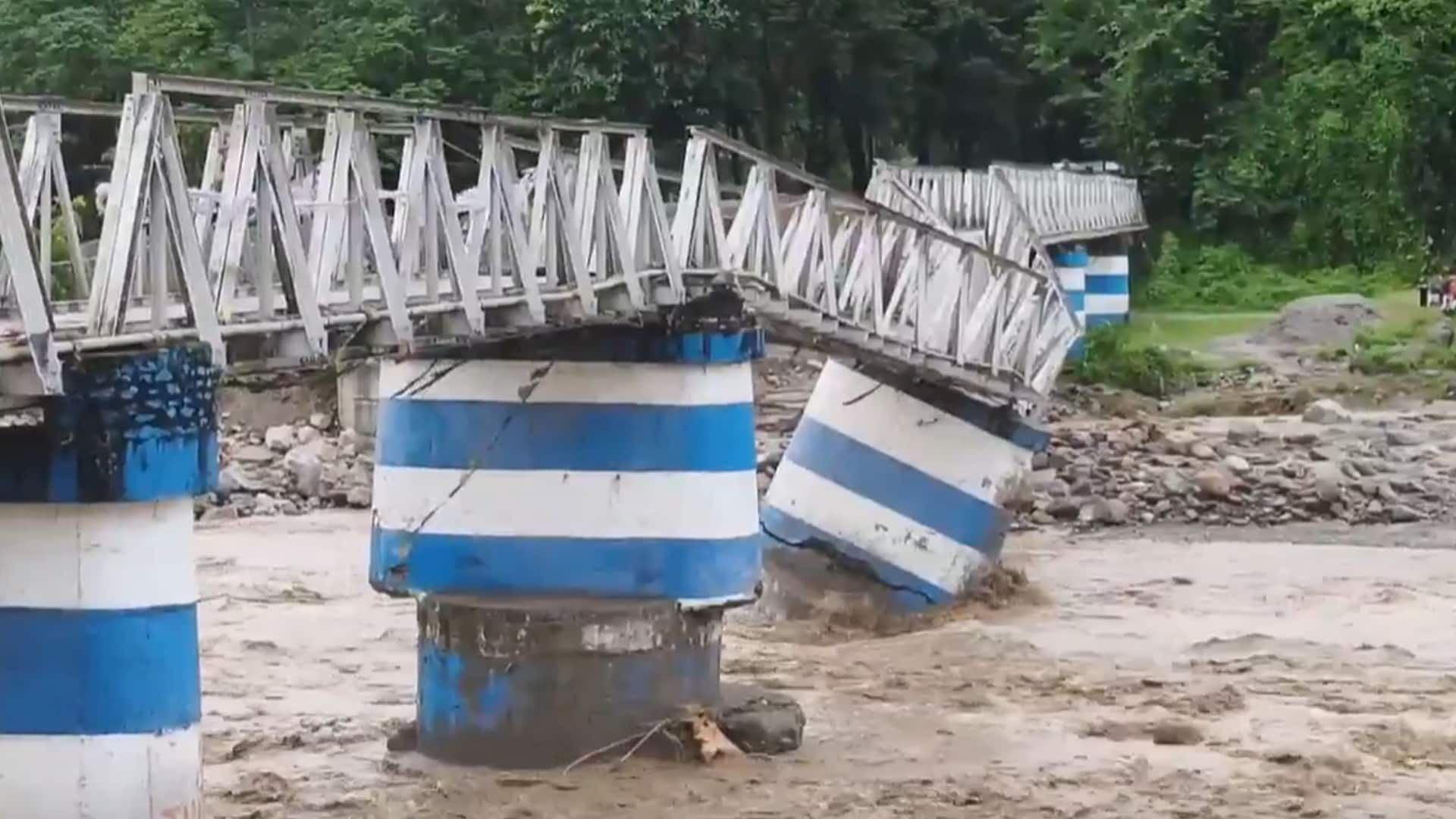 Video : Rain Havoc In Darjeeling: Roads Buried, Villages Cut Off, 24 Dead