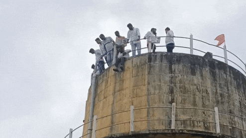 पानी की टंकी पर चढ़े, पोस्टमॉर्टम रिपोर्ट पर सवाल...  सतारा लेडी डॉक्टर सुसाइड केस में फूटा गांव वालों का गुस्सा