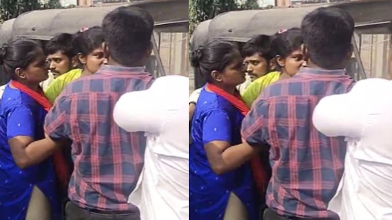 Video: कल्याणमध्ये 1 वर्षाच्या चिमुकल्यावरून मावशी-आजोबांमध्ये भररस्त्यात 'राडा'; आजोबांनी मावशीला घेतले चावे Video: कल्याणमध्ये 1 वर्षाच्या चिमुकल्यावरून मावशी-आजोबांमध्ये भररस्त्यात 'राडा'; आजोबांनी मावशीला घेतले चावे