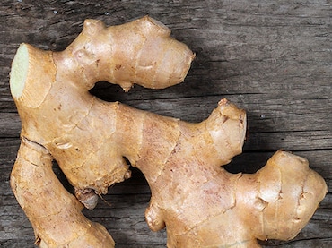 अदरक : रसोई का राजा और सेहत का सुपरफूड, आयुर्वेद से जानें फायदे