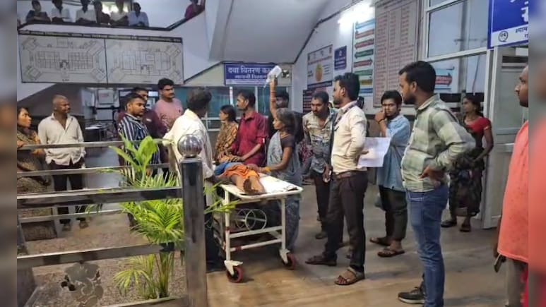 बिजली गिरने से बच्चे की मौत, 4-5 दिन रहा एडमिट, भर्ती से पहले स्ट्रेचर पर लेकर कई घंटे तक घूमते रहे थे परिजन बिजली गिरने से बच्चे की मौत, 4-5 दिन रहा एडमिट, भर्ती से पहले स्ट्रेचर पर लेकर कई घंटे तक घूमते रहे थे परिजन